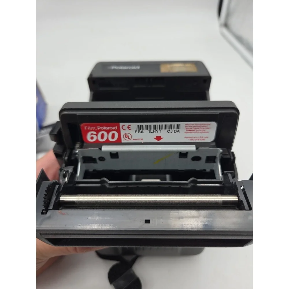 Vintage Polaroid One Step Close Up 600 Film Instant Camera w/ Strap Box WORKS